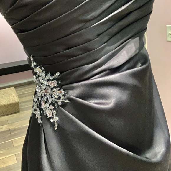 NEW TAGS Stunning Charcoal sequin one shoulder - Picture 3 of 8